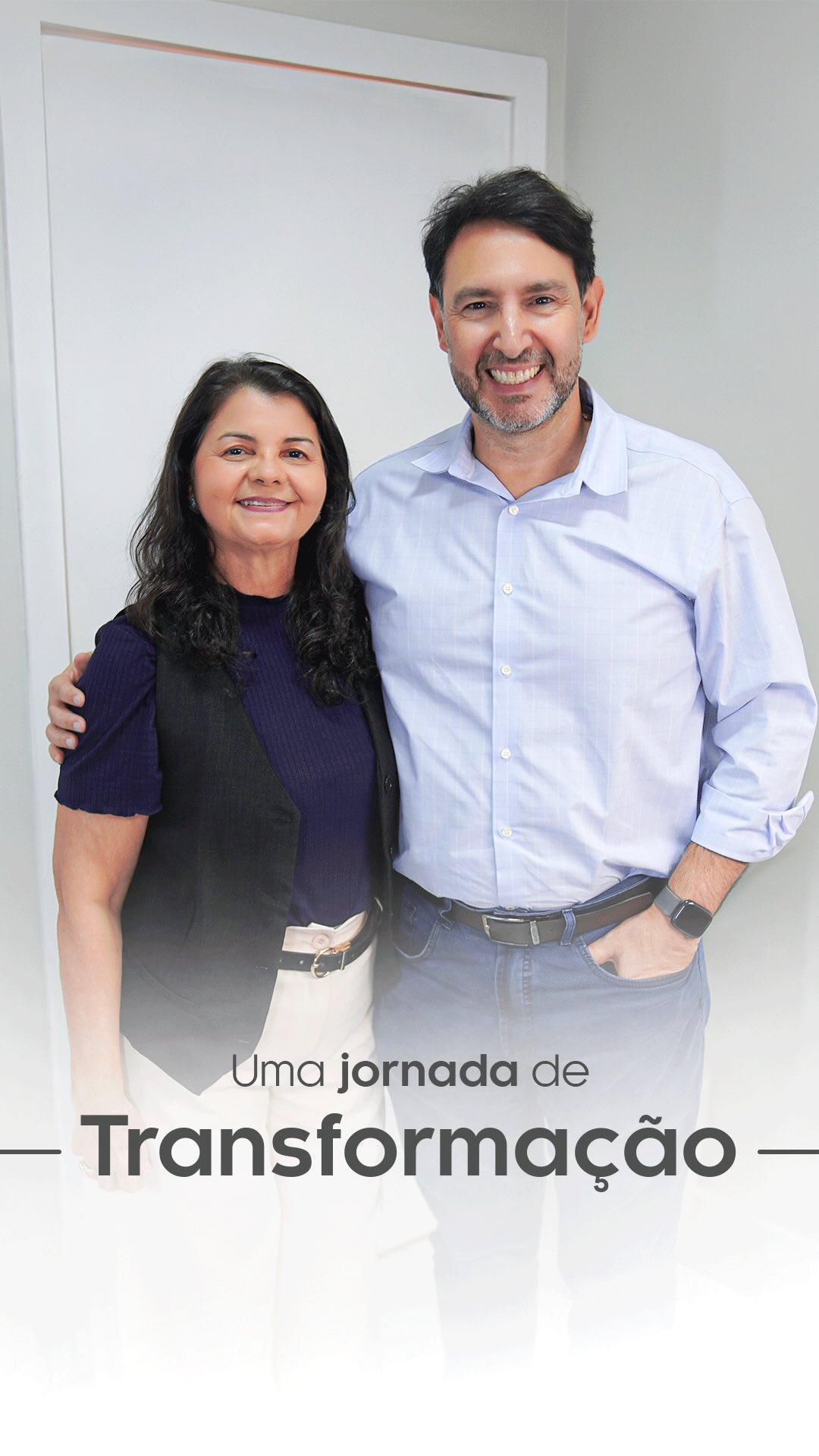 Paciente ao lado do Dr. Kelston Felice — capa do vídeo de depoimento